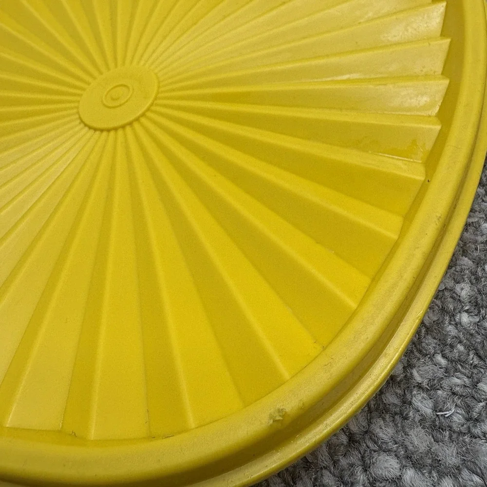 Tupperware bowl excellent